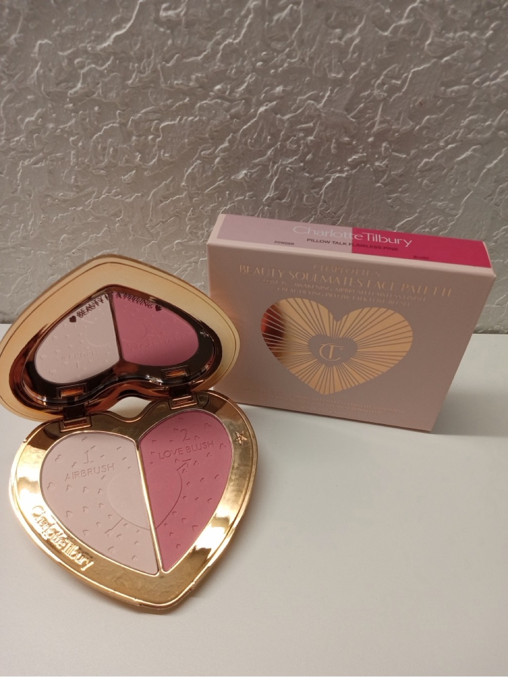Charlotte Tilbury Heart-Shaped Blush & Highlighter Duo - Light Pink & Rose Pink - Picture 4 of 5